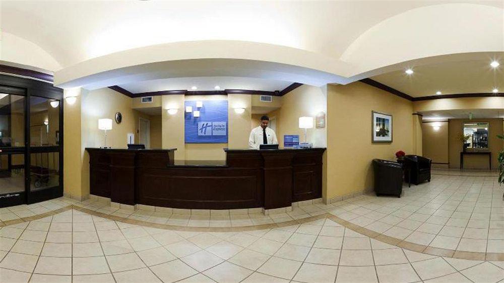 Hotel Express River Park Highway 41 By Ihg 3*