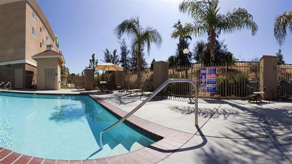 Hotel Express River Park Highway 41 By Ihg 3*