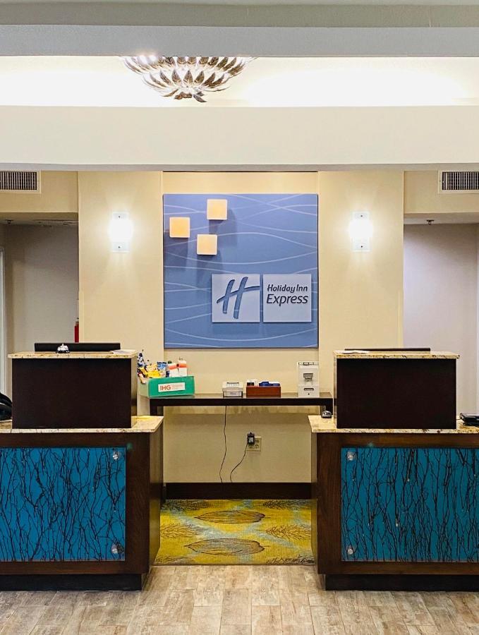 Hotel Express River Park Highway 41 By Ihg 3*