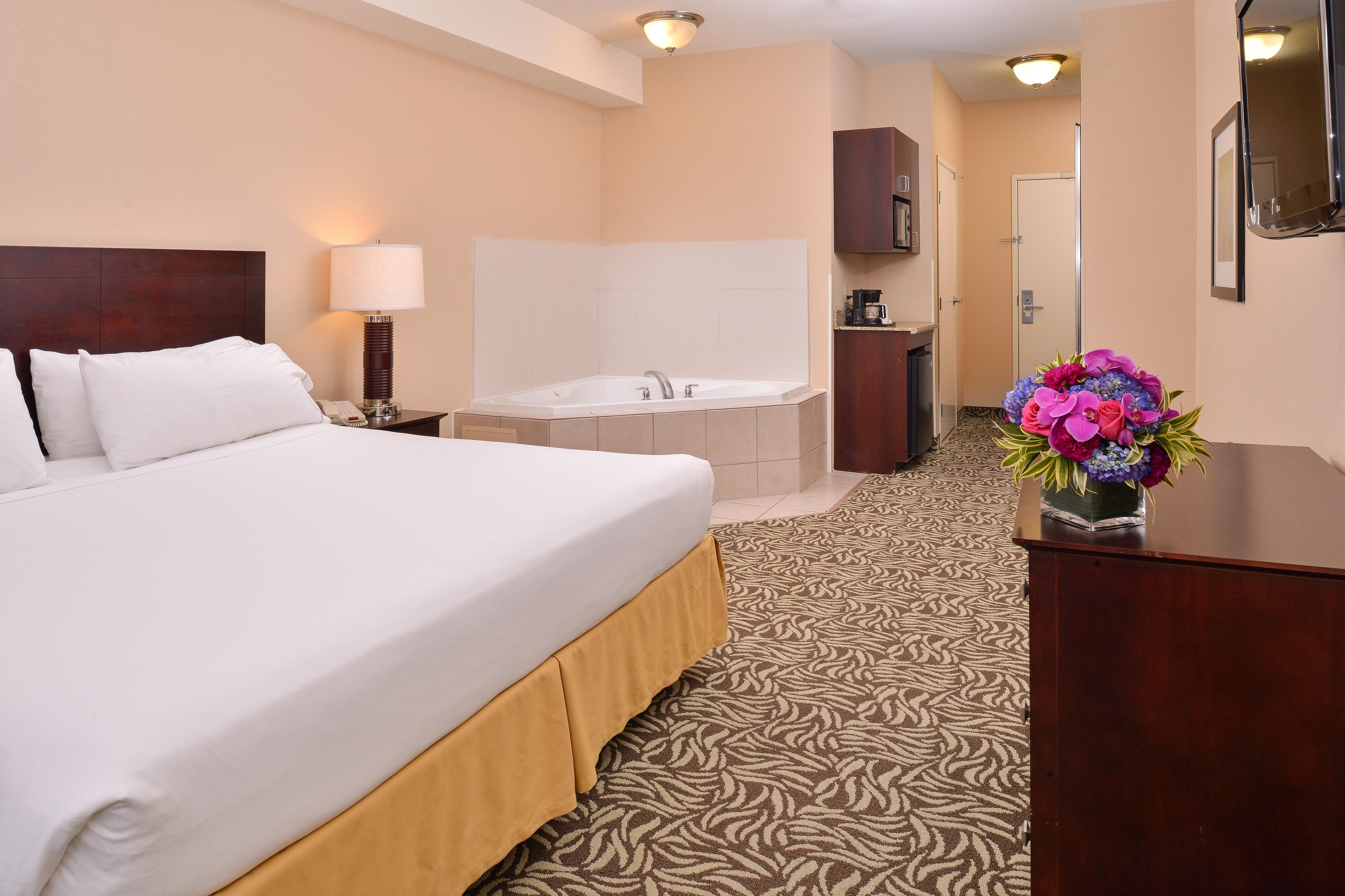 Express River Park Highway 41 By Ihg Hotel