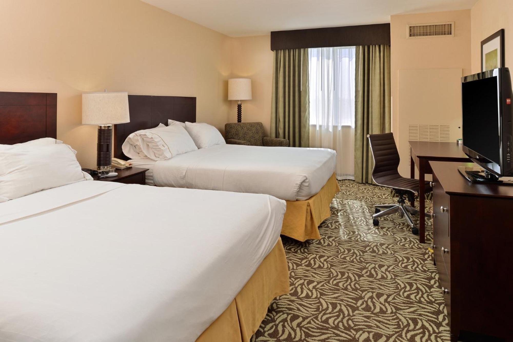Express River Park Highway 41 By Ihg Fresno