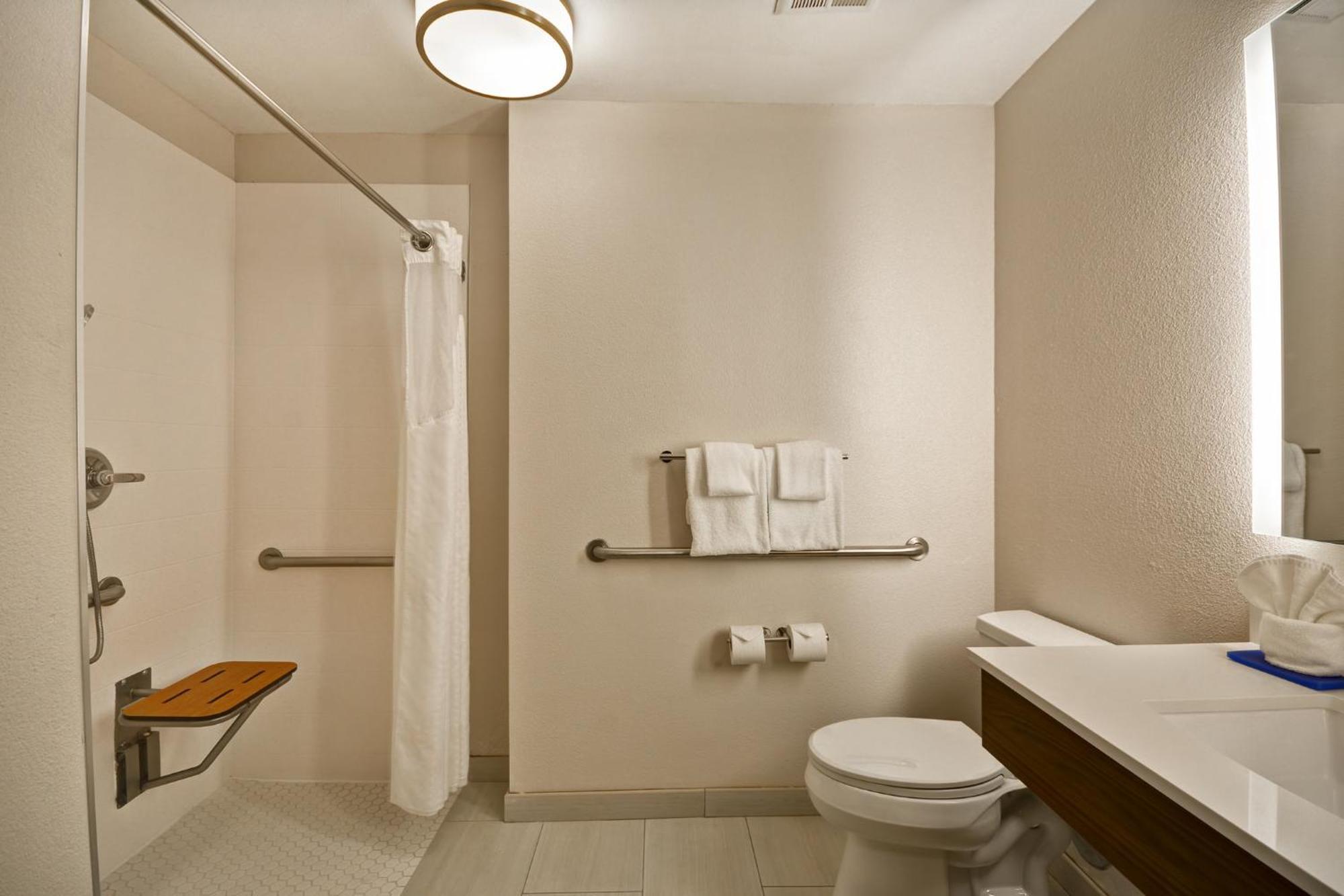 Holiday Express River Park Highway 41 By Ihg Hotel 3*