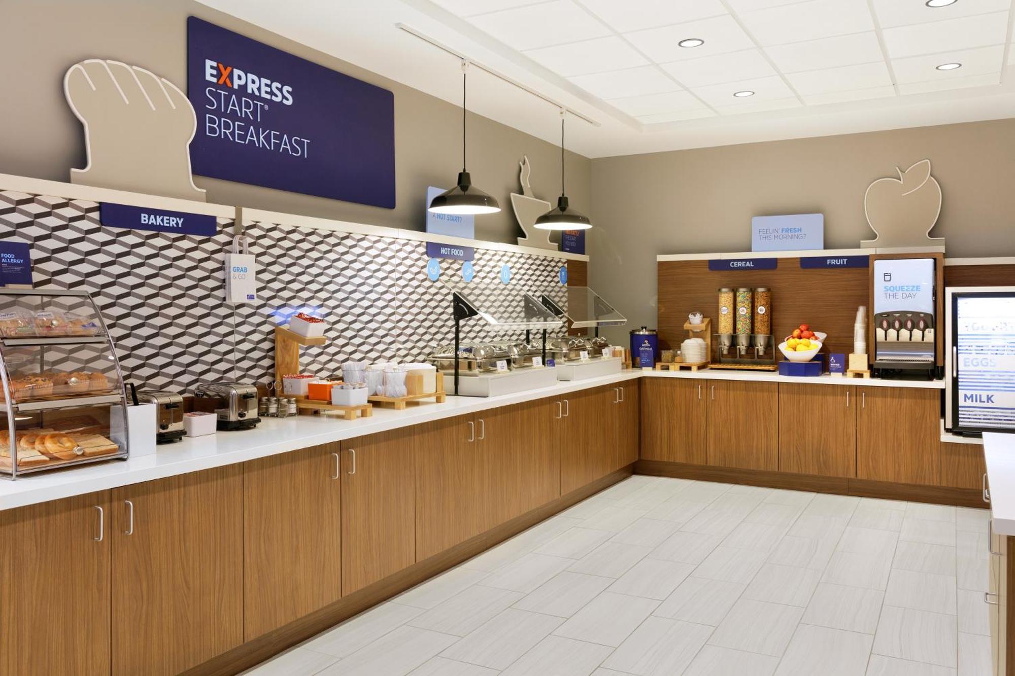 Express River Park Highway 41 By Ihg Hotel Fresno
