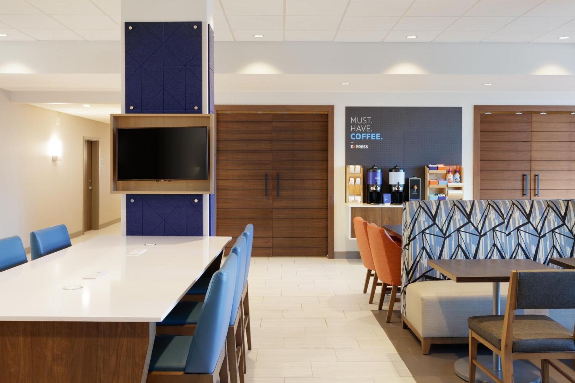 Express River Park Highway 41 By Ihg Hotel
