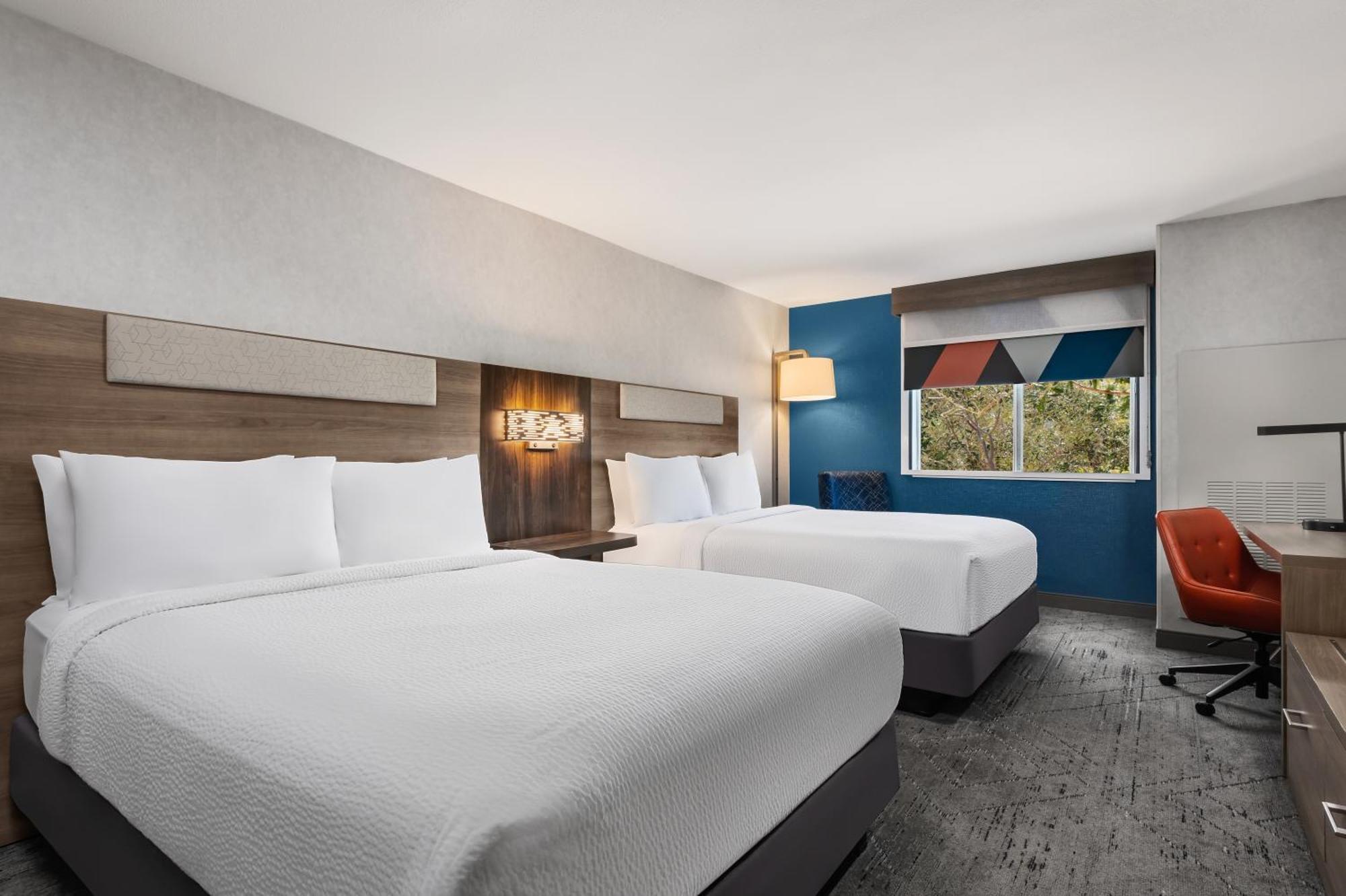 Express River Park Highway 41 By Ihg Hotel 3*