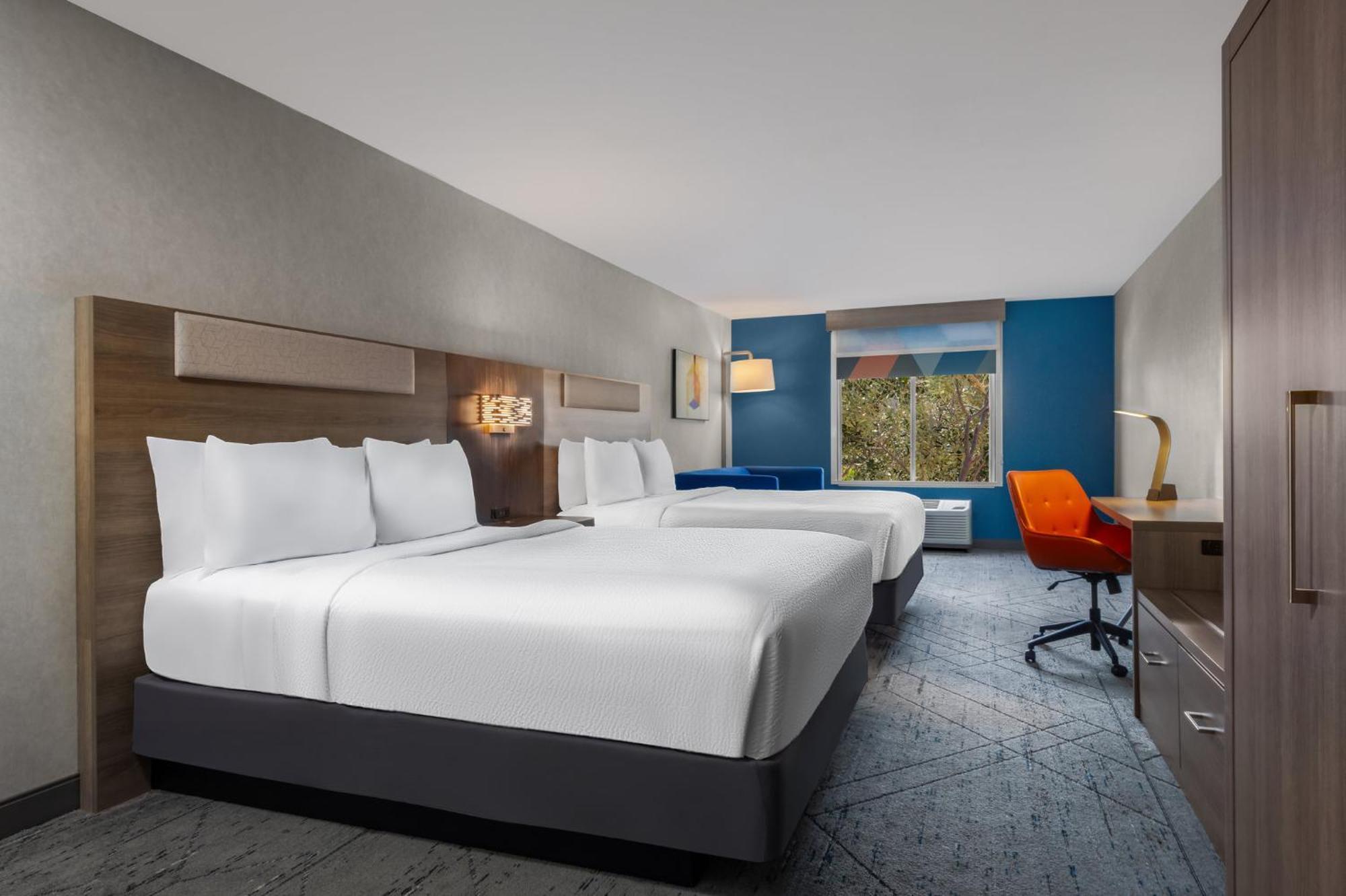 Hotel Express River Park Highway 41 By Ihg 3*