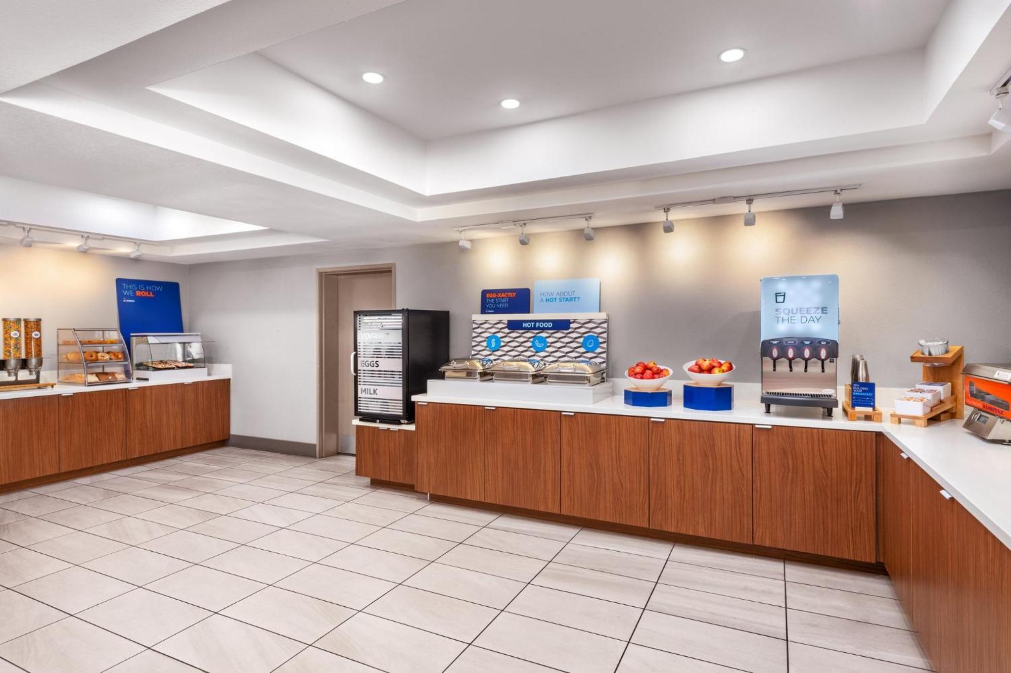 Hotel Express River Park Highway 41 By Ihg 3*