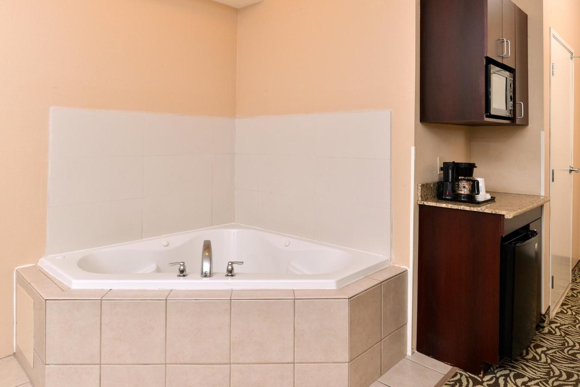 Express River Park Highway 41 By Ihg 3* Fresno