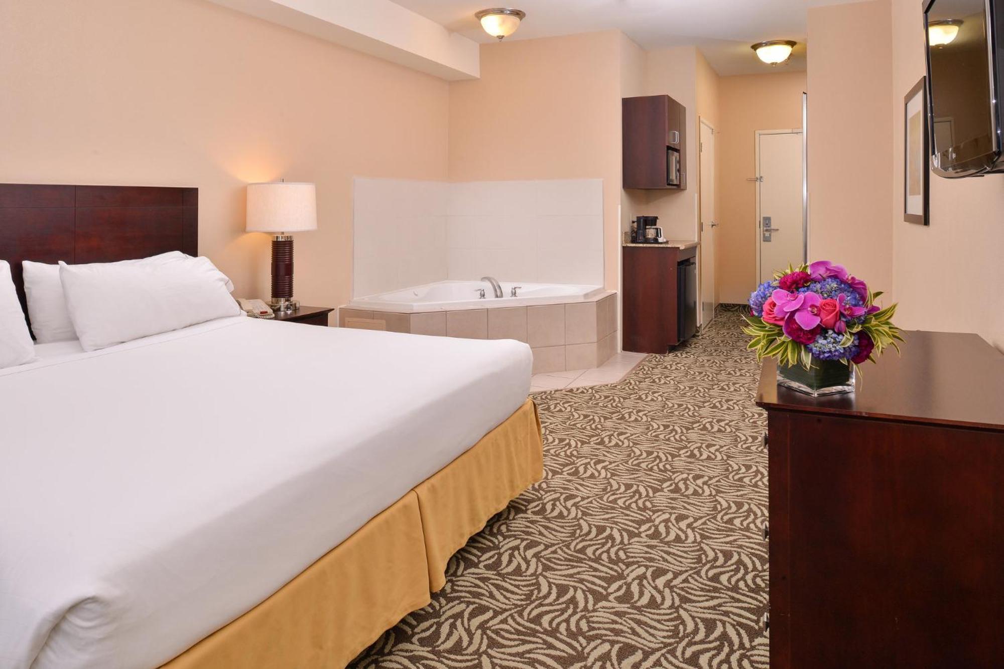 Hotel Express River Park Highway 41 By Ihg