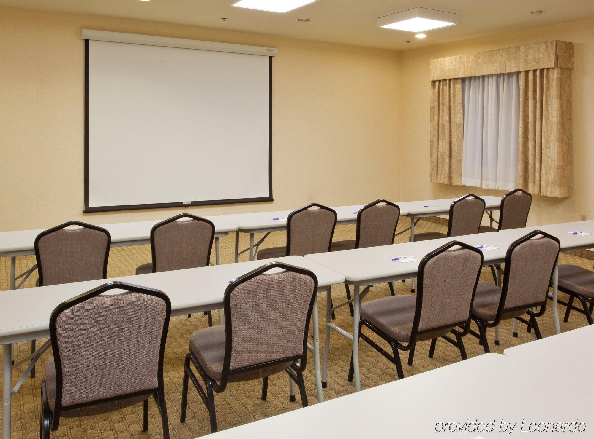 Express River Park Highway 41 By Ihg Fresno