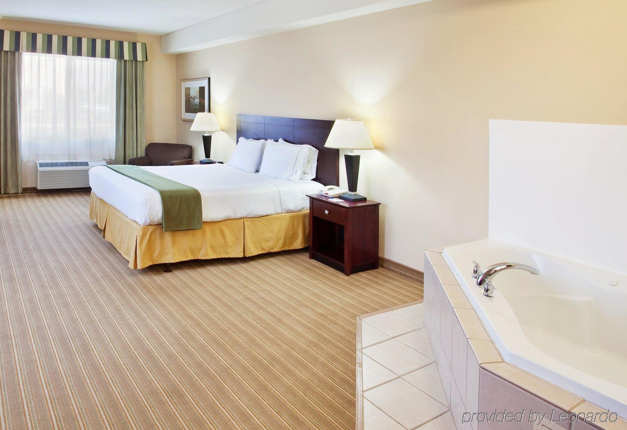 Hotel Express River Park Highway 41 By Ihg Fresno