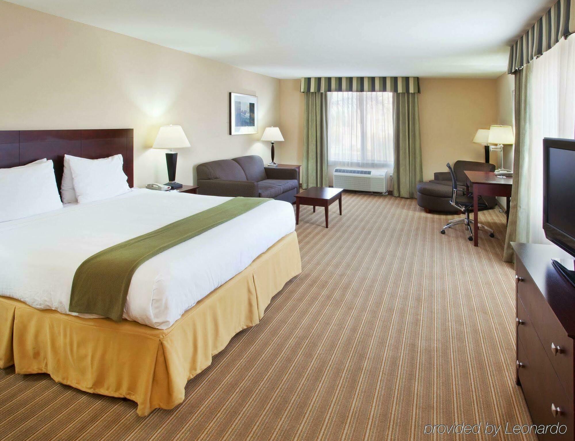 Holiday Express River Park Highway 41 By Ihg Hotel