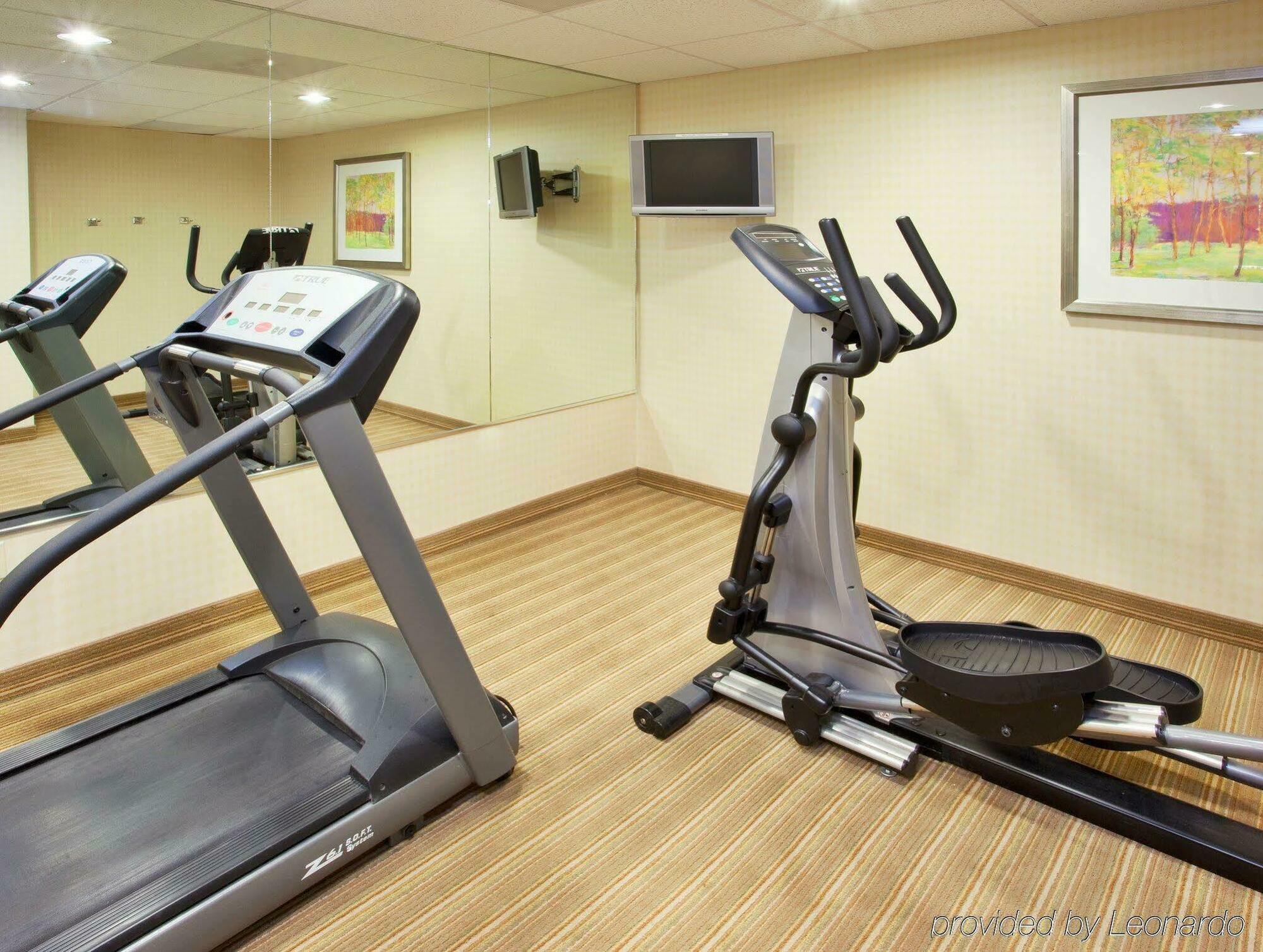 Hotel Express River Park Highway 41 By Ihg Fresno