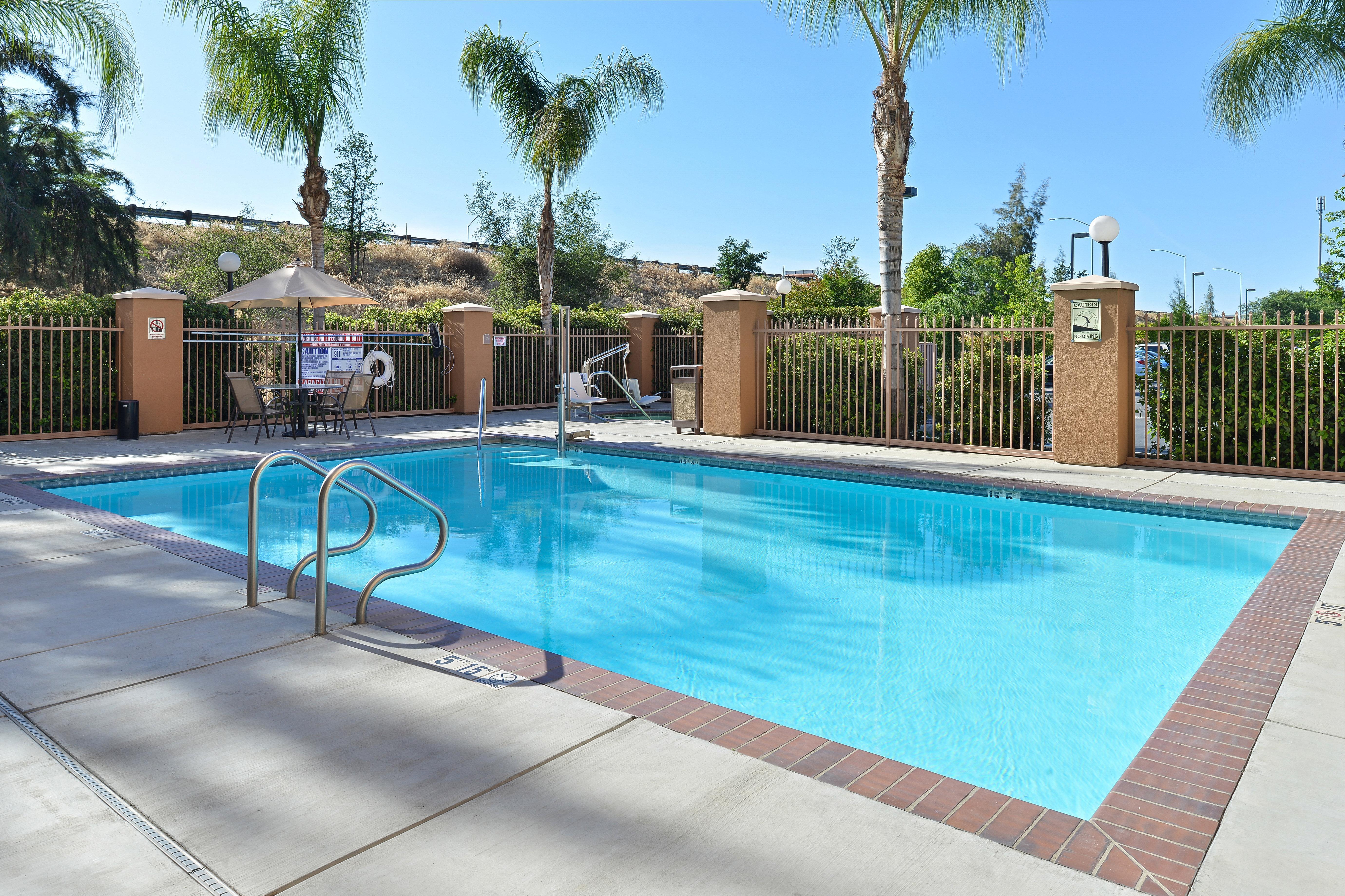 Holiday Express River Park Highway 41 By Ihg 3*
