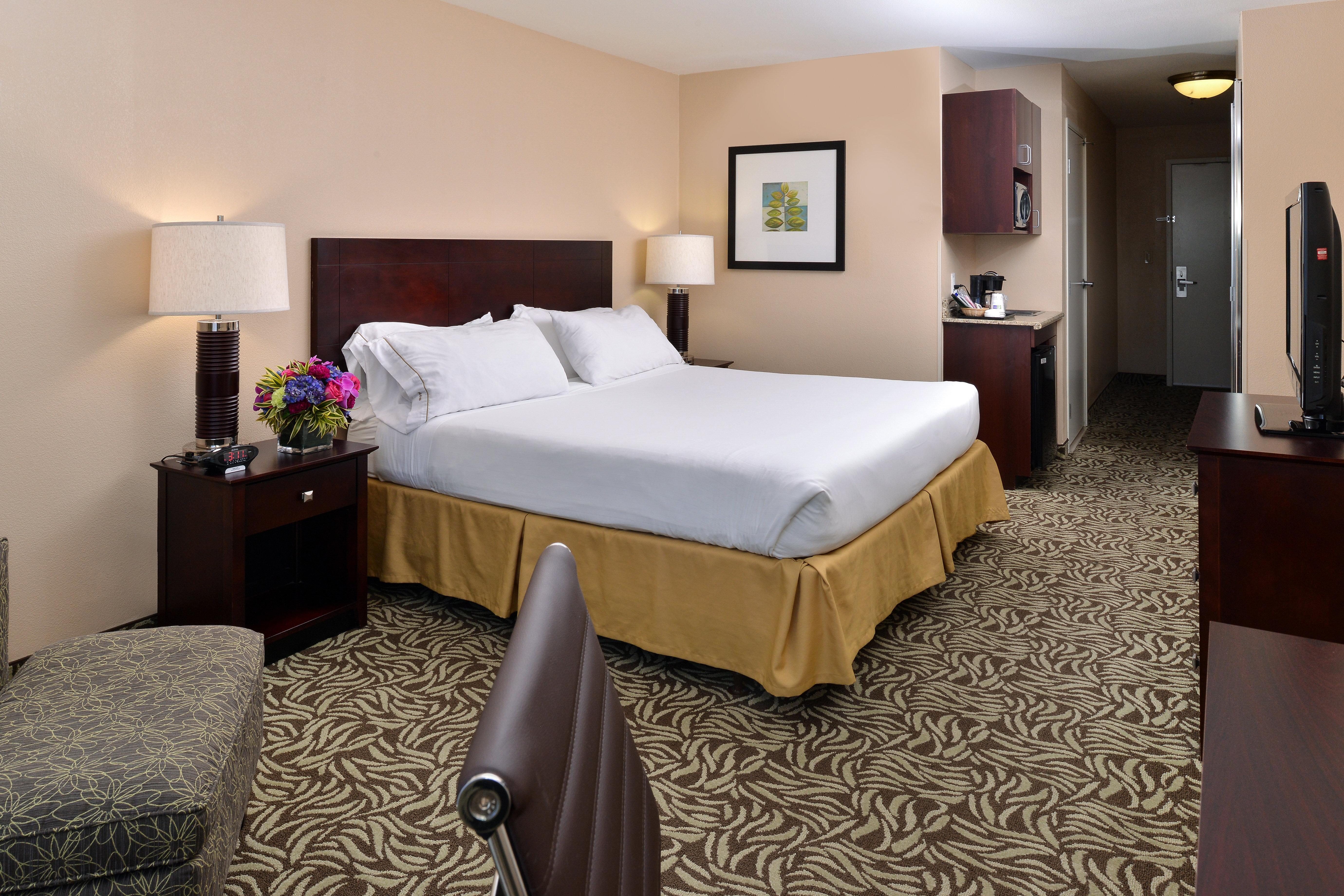 Express River Park Highway 41 By Ihg Hotel 3*