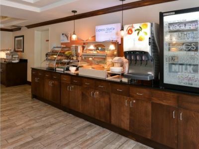 Hotel Holiday Express River Park Highway 41 By Ihg Fresno