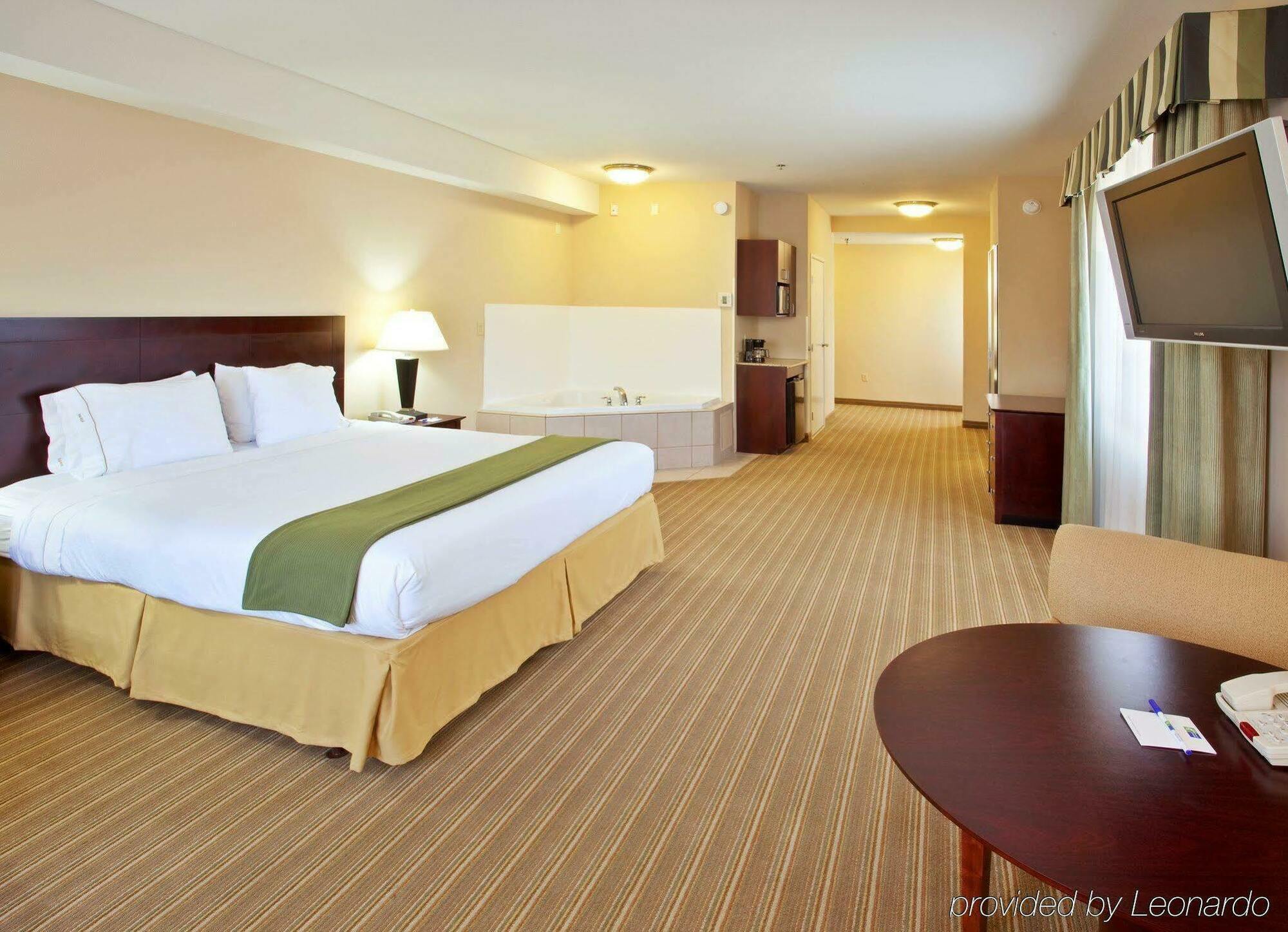Hotel Express River Park Highway 41 By Ihg 3*