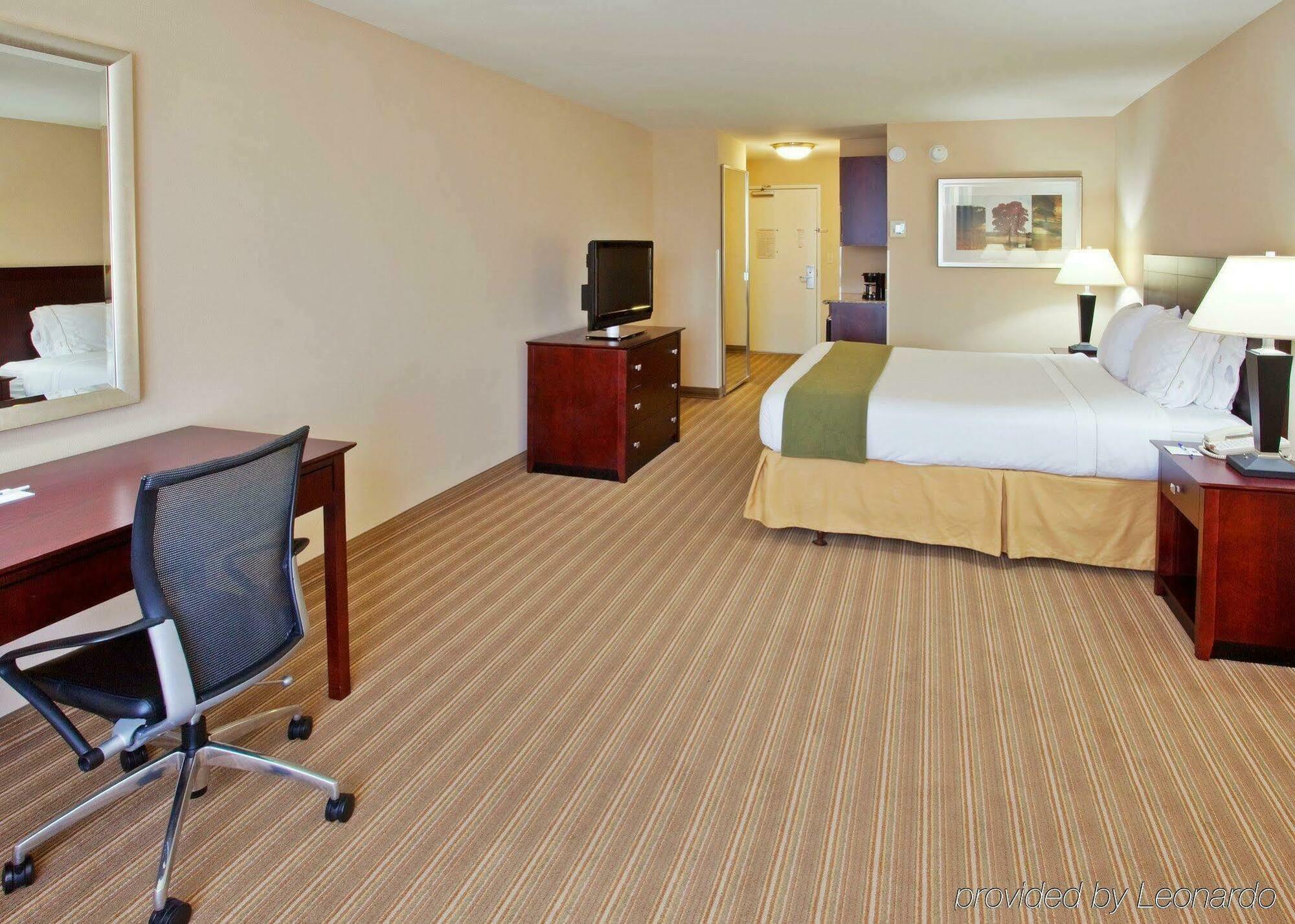Holiday Express River Park Highway 41 By Ihg