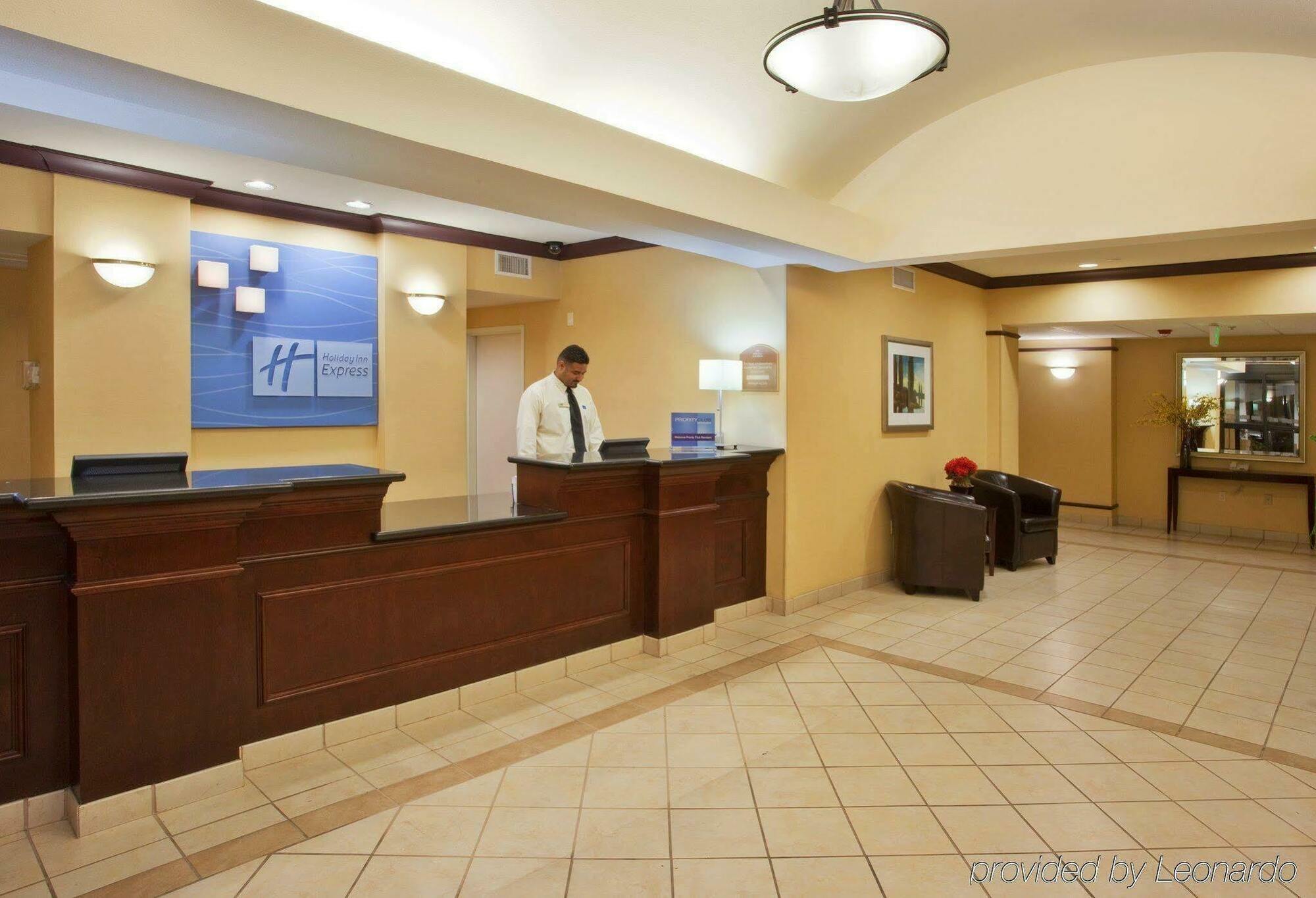 Hotel Holiday Express River Park Highway 41 By Ihg 3*
